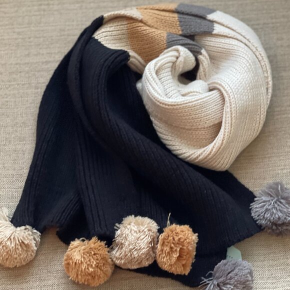 Stylish Black and Tan Pom Pom Chunky Scarf-NEW - Picture 3 of 15